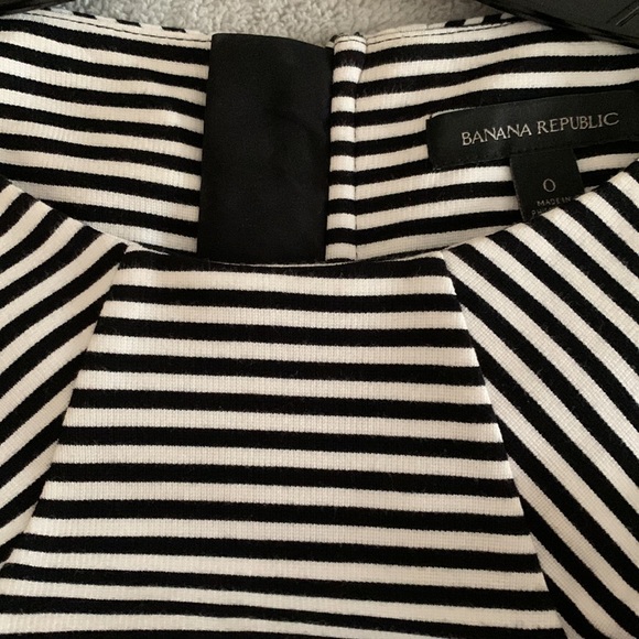 Banana Republic Black & White Striped Knit Dress size 0. - Picture 6 of 7